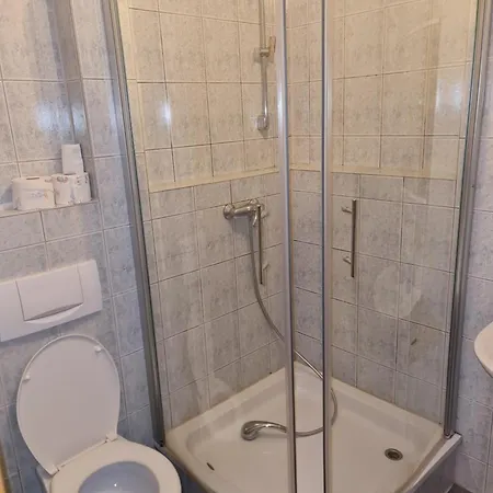 Neue Krone فندق Markt Erlbach